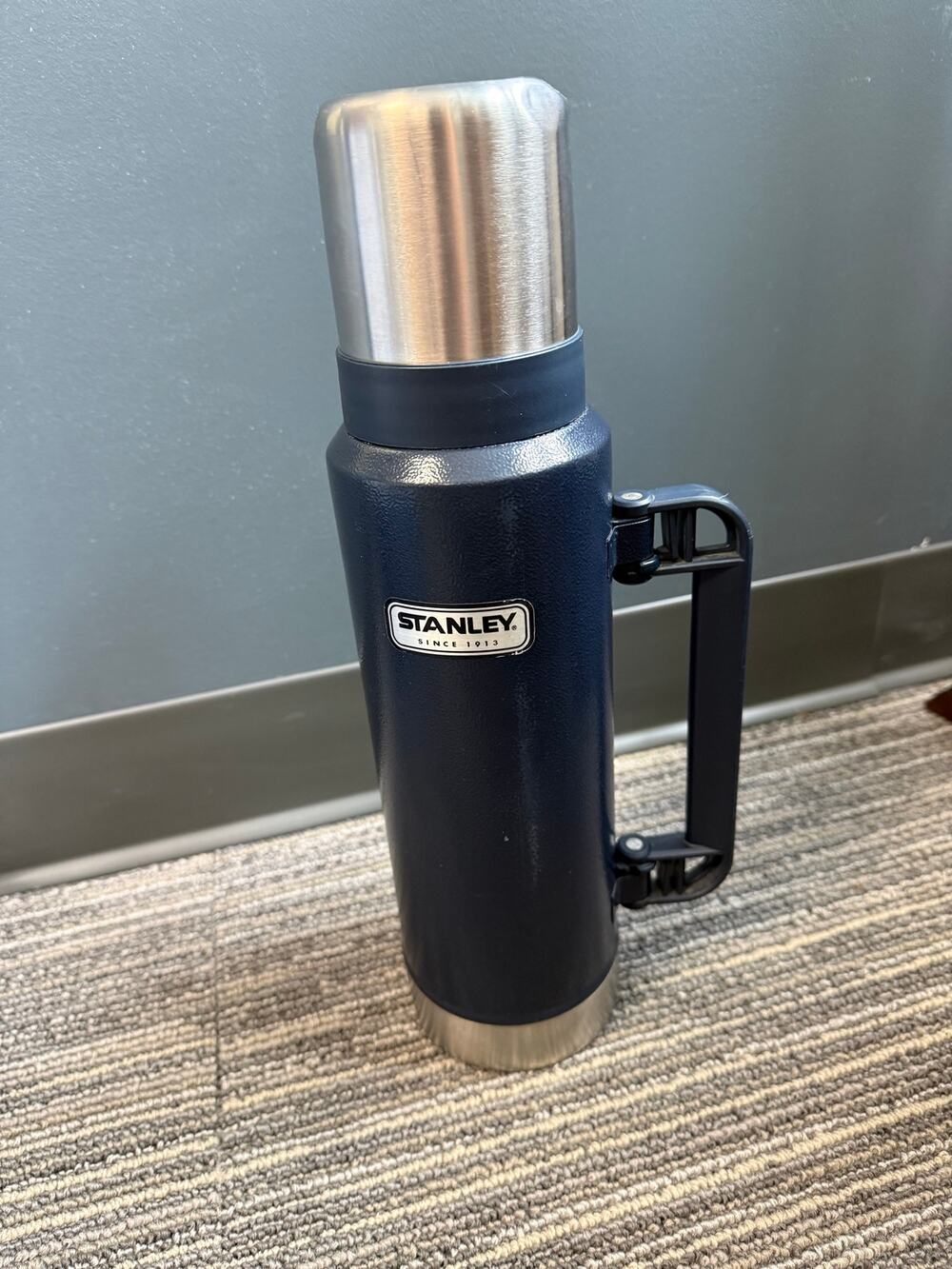 Stanley Classic Vacuum Insulated Bottle w/ insulate lid drinking cup